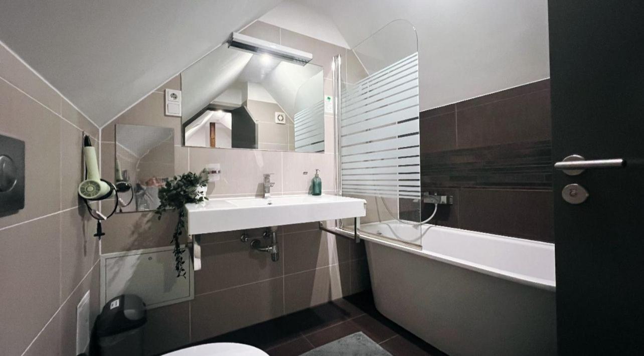 Rheinlaender Seehotel *