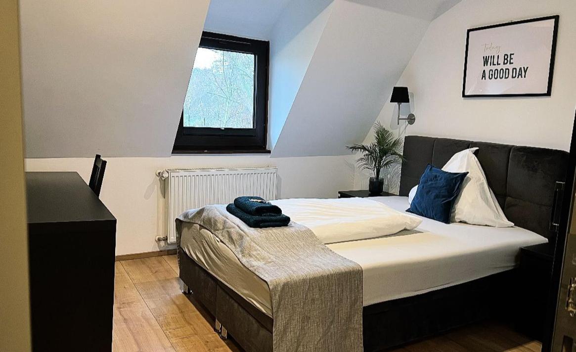 Rheinlaender Seehotel Leverkusen